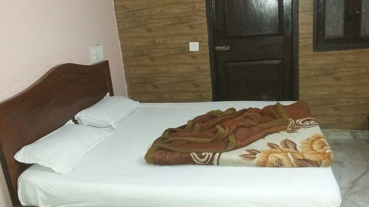 Hotel Parth Palace Νέο Δελχί Εξωτερικό φωτογραφία